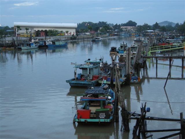 Mersing's harbour par Luminita Nitoi