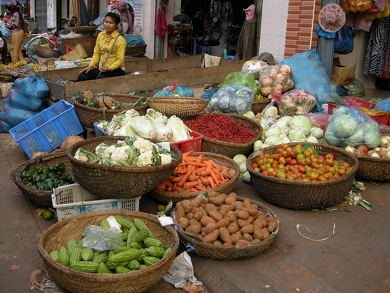 market around Kampi